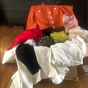 15 pieces ready to ship in this box. See my closet